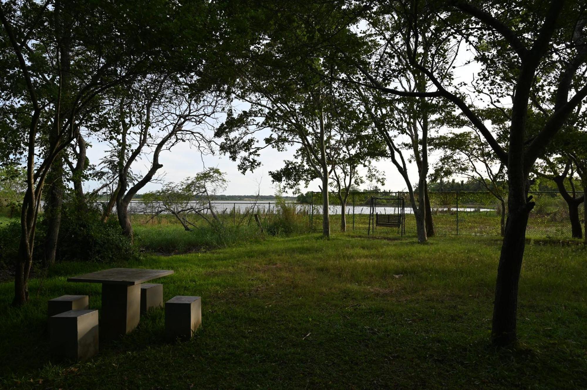 Breezy Lake ทิซซามาฮารามา ภายนอก รูปภาพ
